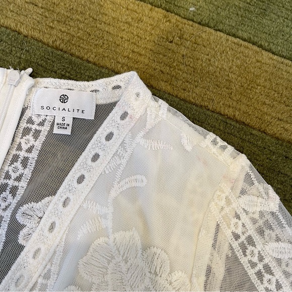 White Lace Socialite Romper Jumpsuit - Picture 3 of 3